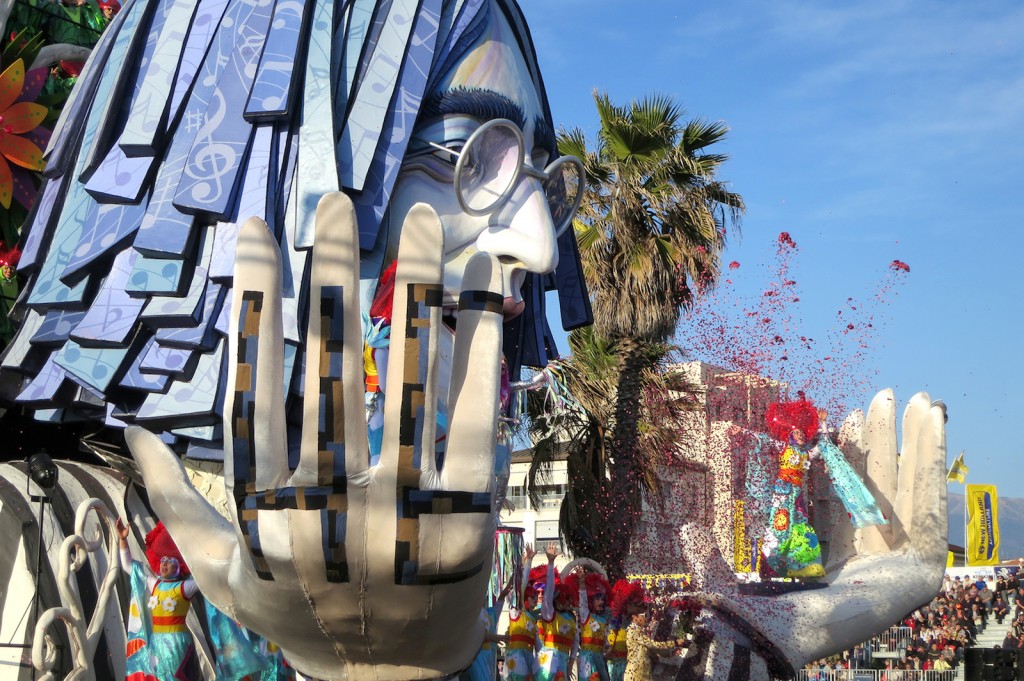 John Lennon in Viareggio Carnevale