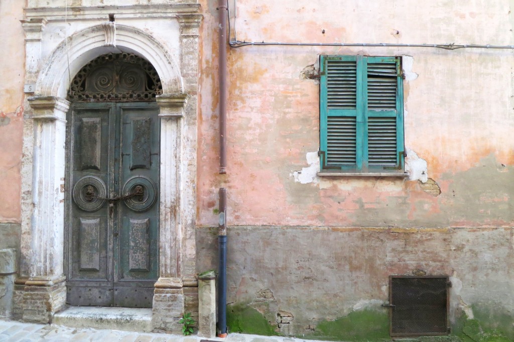 Doors in Le Marche