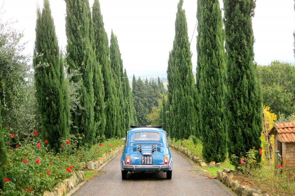 Driving a vintage Fiat 500 in Chianti